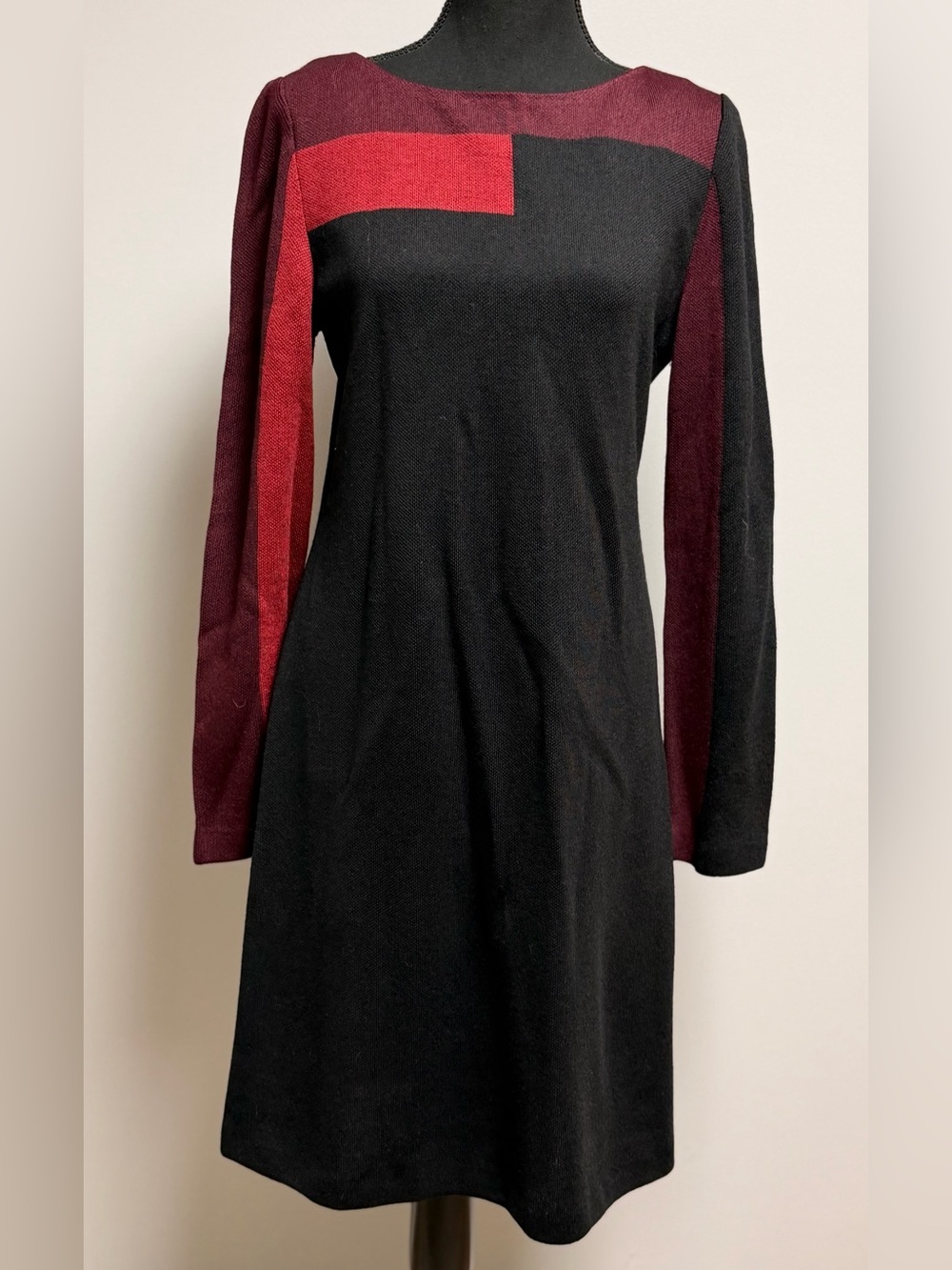St. John Collection Colorblock Milano Knit Dress Red Black Burgundy Sz 8 Sheath